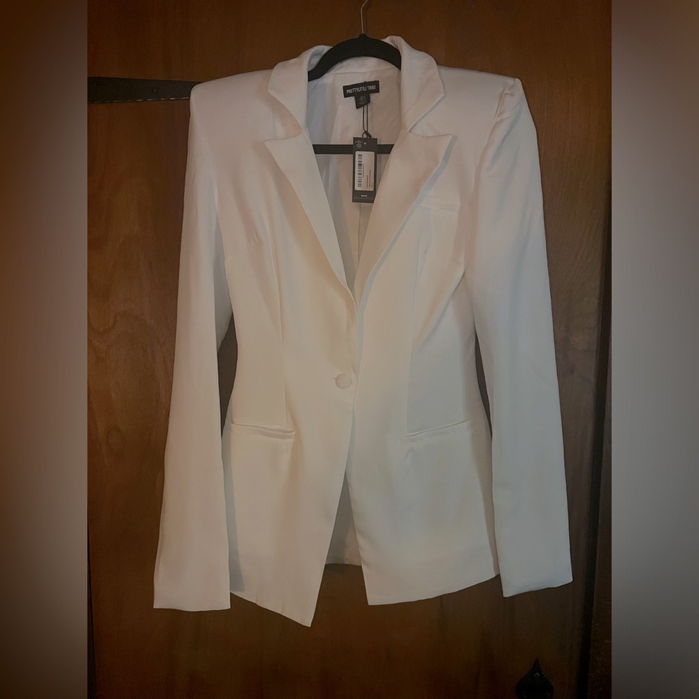 Blazer woman’s size 8 Pretty Little Thing